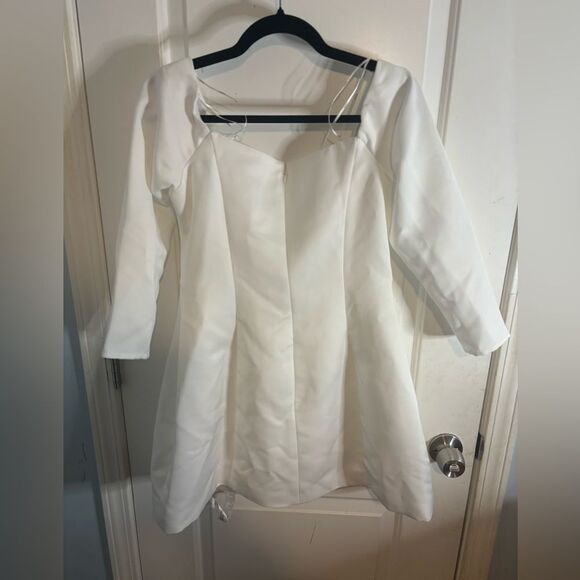Elliatt Vida Dress in Ivory Off-Shoulder Long Sleeve size m NWOT - Picture 6 of 7